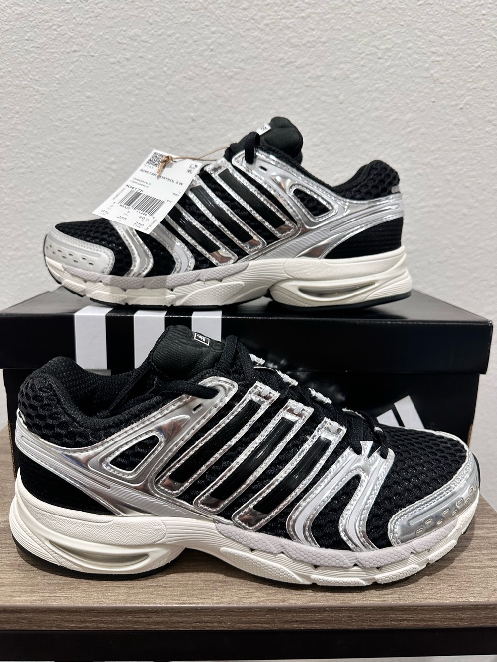 Adistar Control Black & Silver/ 7.5 Mens- 8.5 Womens